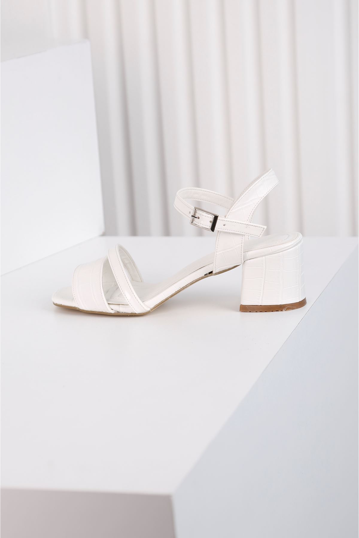 Flower Topuklu Beyaz Ayakkabı